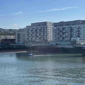 comfortable-flat-close-to-the-beach.brighton-hotels-england.com/